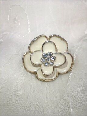 Flower-Shaped Geneva Watch Ring With Rhinestone & Hidden Face